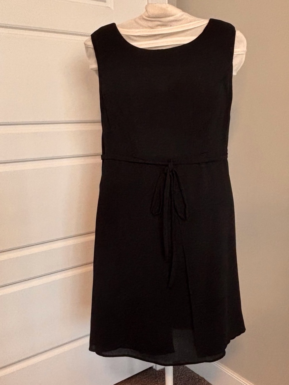Classic Black Sleeveless Midi Dress with Waist Tie